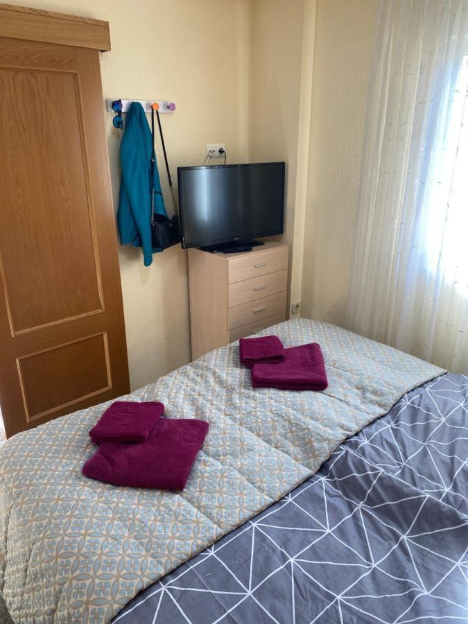 Cozy Just 8 Min Walk From The Beach!