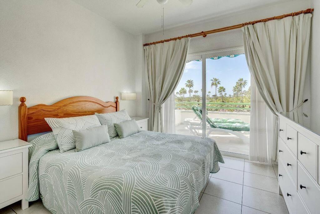 Altamira Beachfront Apartment, Costa Adeje *