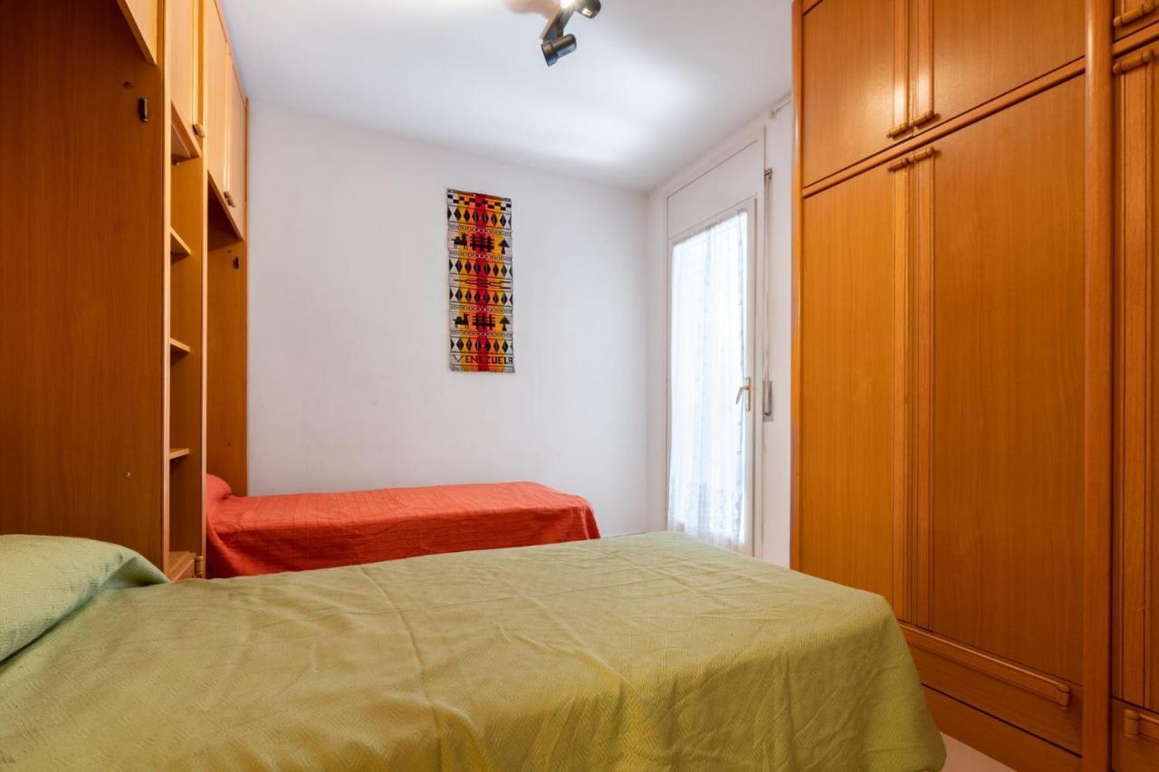 Apartment At046 Els Pins, 1ra Linea De La Playa, Piscina, Airco, Aparcamiento Torredembarra