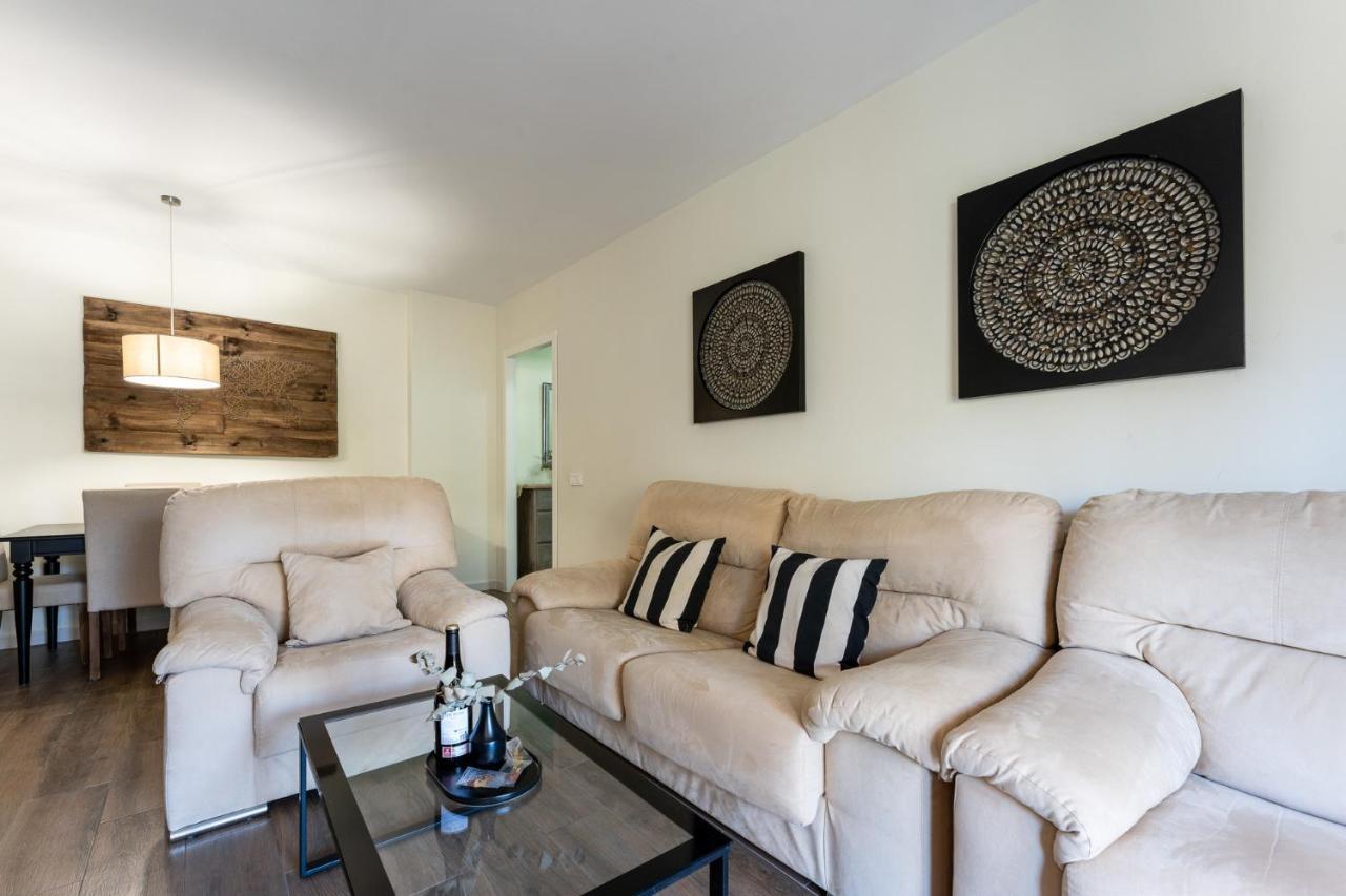 Apartamento Seaside Bliss 2br With Tranquil Terrace Pool And Parking Fuengirola