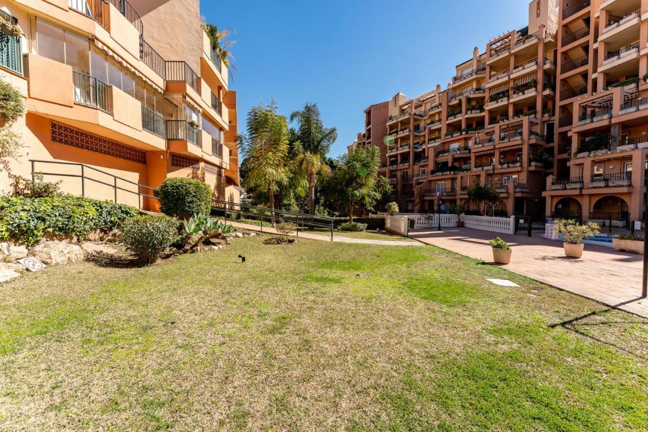 Apartamento Seaside Bliss 2br With Tranquil Terrace Pool And Parking