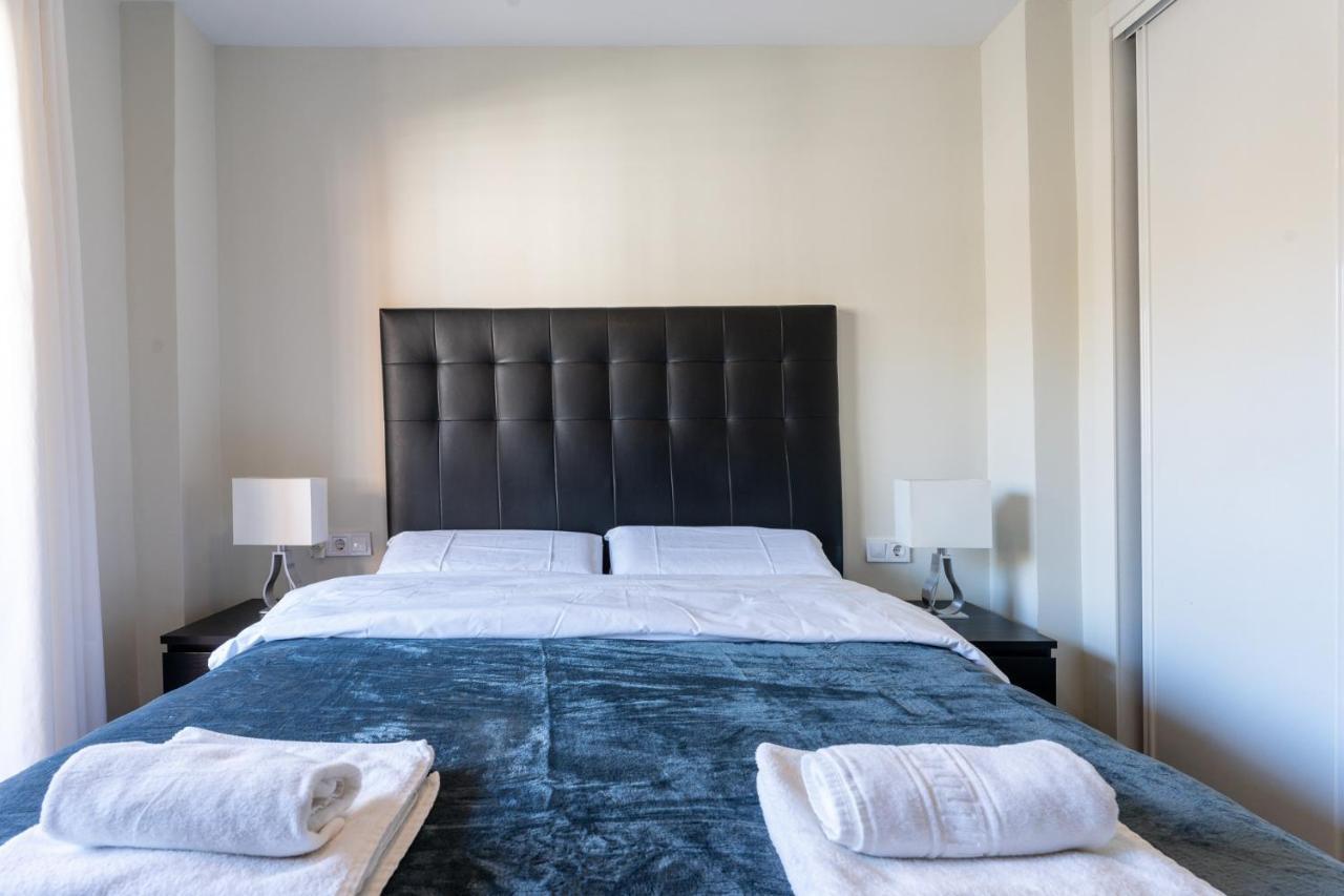 Apartamento Seaside Bliss 2br With Tranquil Terrace Pool And Parking Fuengirola