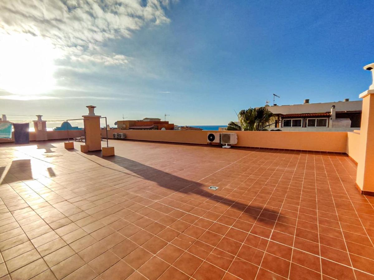Beautiful Renovated With Air Conditioning Just Steps From The Sea In