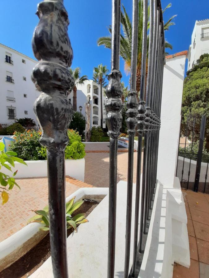 Beachfront Penthouse 3 Double Bedrooms, 2 Bathrooms San Luis de Sabinillas