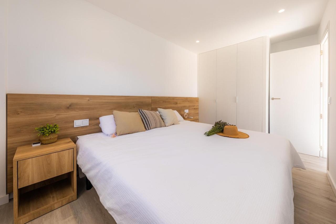 White 3 Apartment *