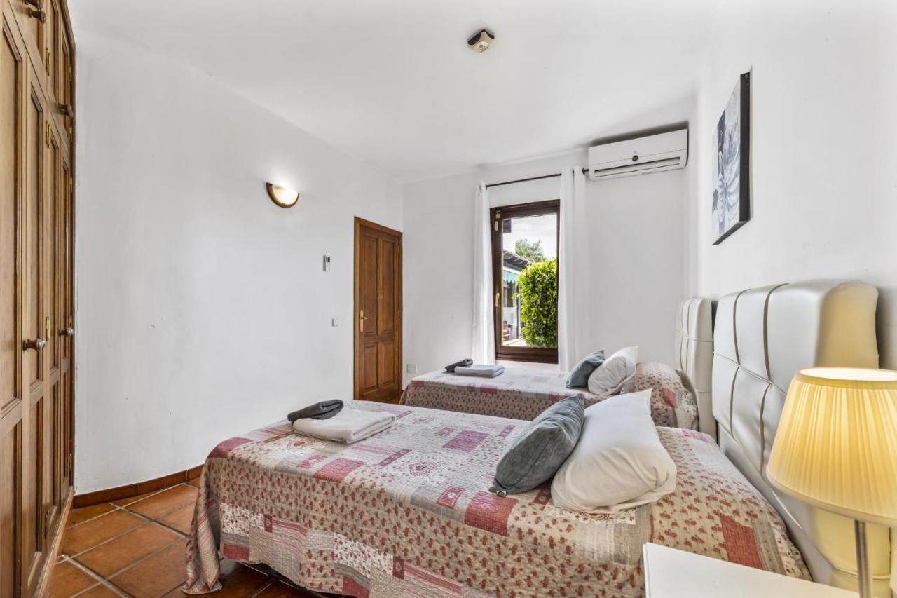 Josephine Villa Tias