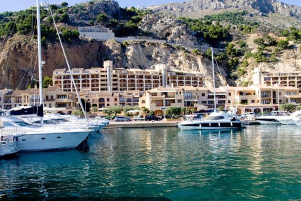 En Lujoso Puerto Deportivo Apartamento Altea