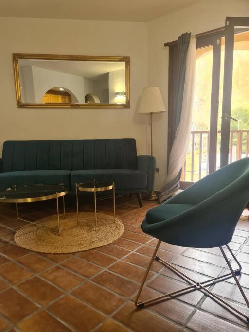 En Lujoso Puerto Deportivo Apartamento