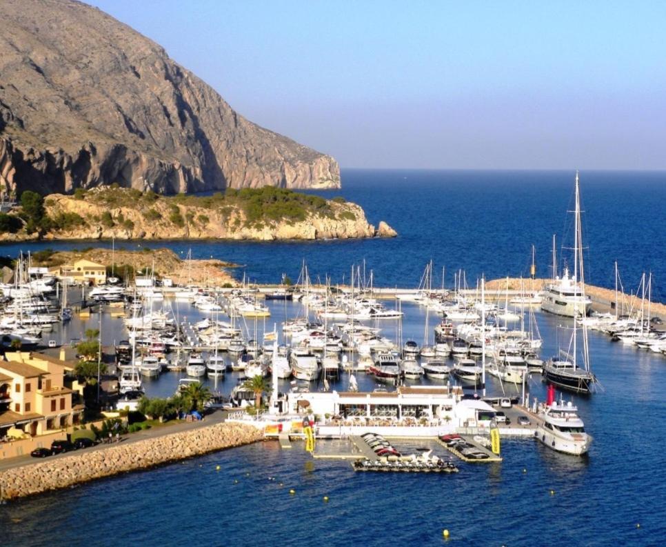 En Lujoso Puerto Deportivo Altea