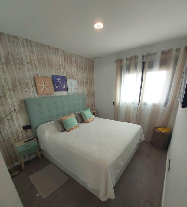 Apartment Torre D'arenas, Playa Victoria, Piscina Y Parking *