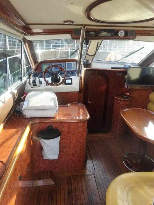 Hotel en barco Boat Cardeli Gijón