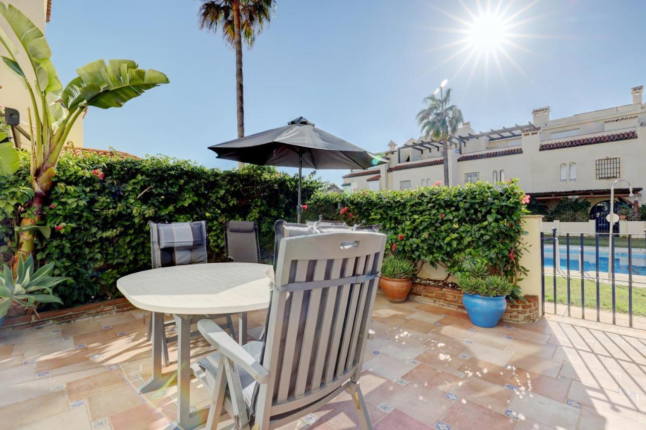 Holiday home Coastal Luxury: Modern Beachfront Townhouse With Pool And Sea Views *