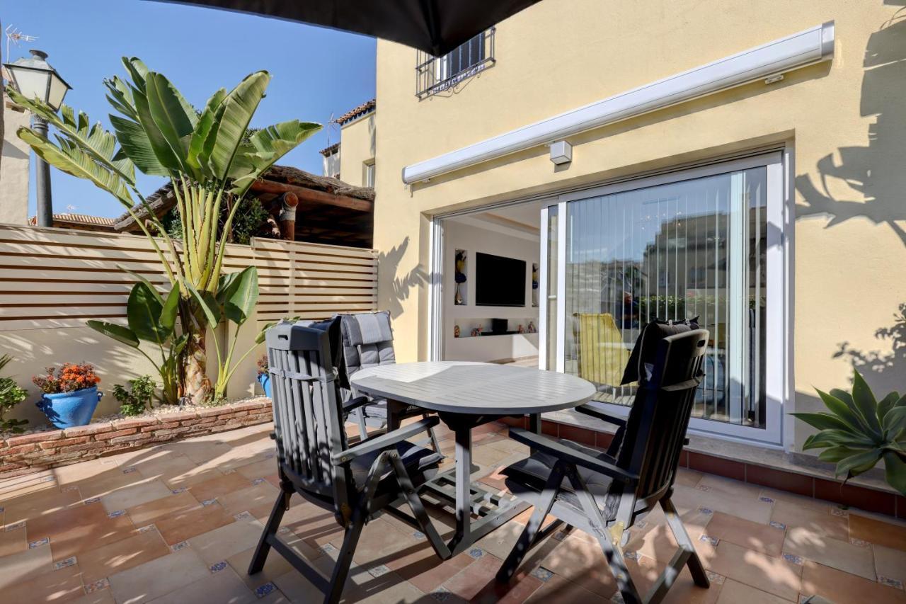 Holiday home Coastal Luxury: Modern Beachfront Townhouse With Pool And Sea Views *