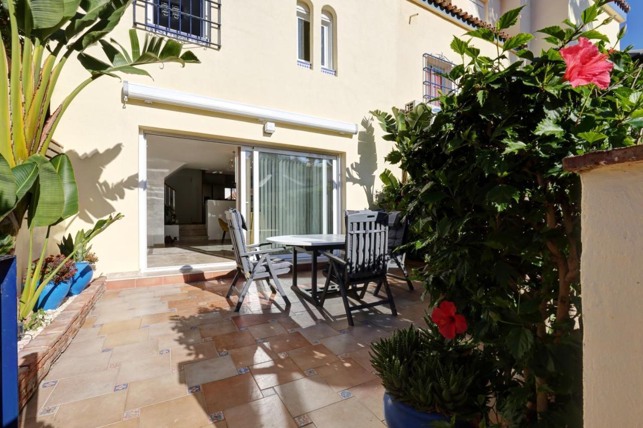 Coastal Luxury: Modern Beachfront Townhouse With Pool And Sea Views Holiday home