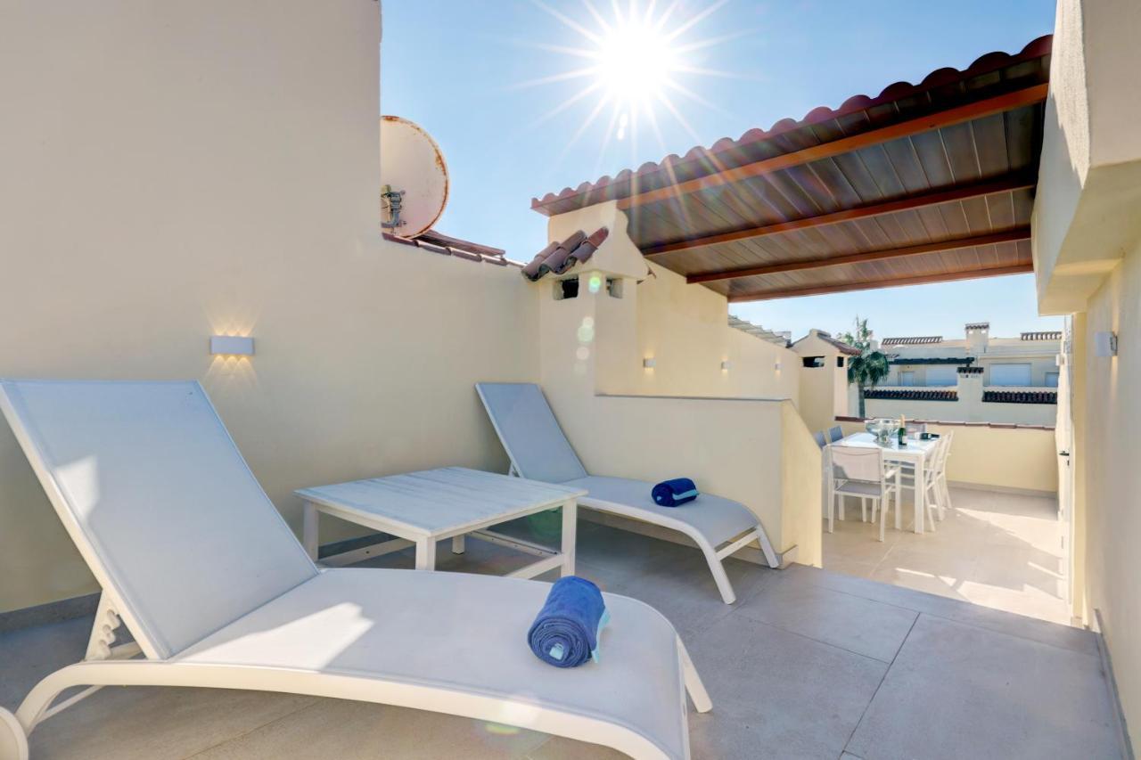Coastal Luxury: Modern Beachfront Townhouse With Pool And Sea Views Manilva