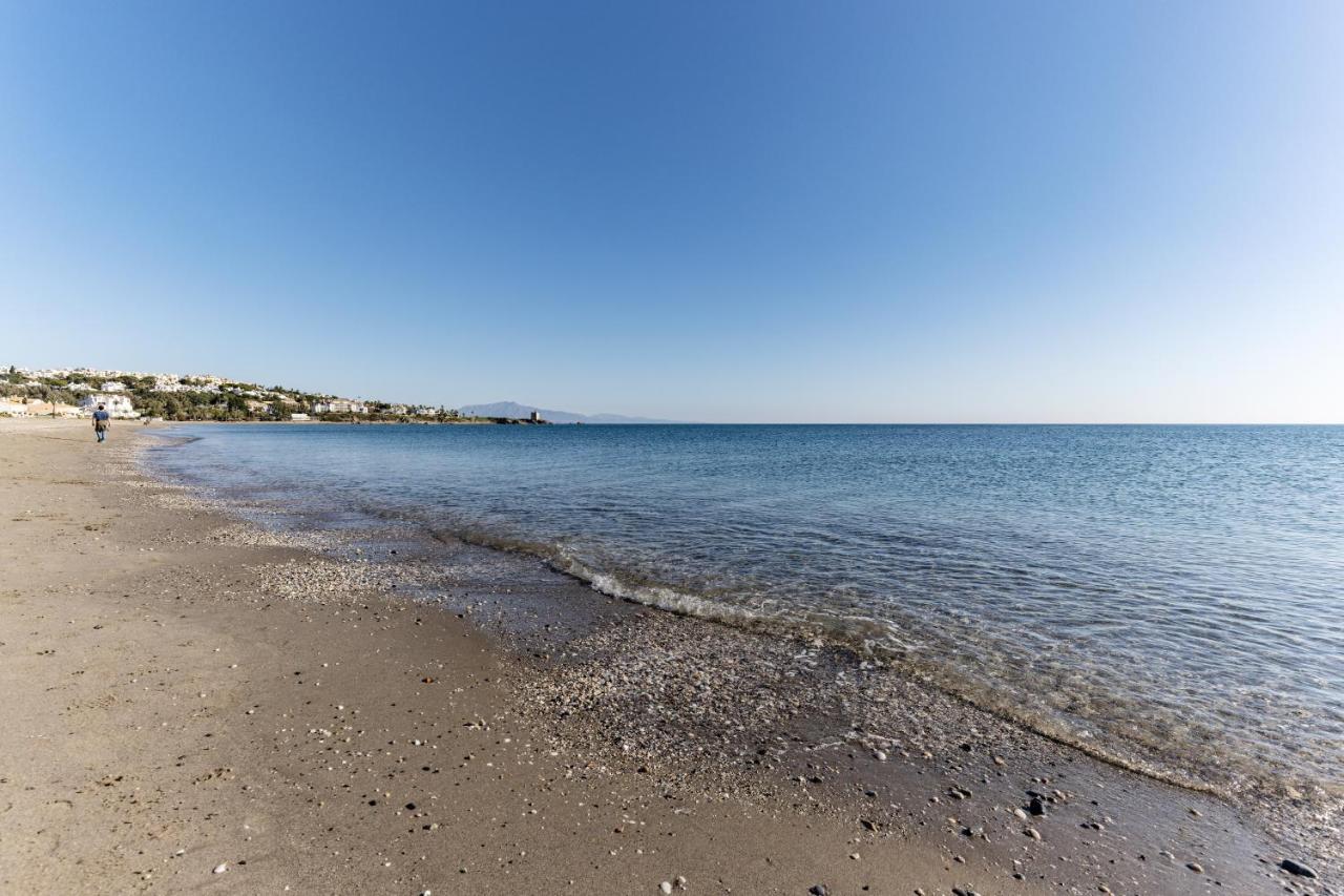 Coastal Luxury: Modern Beachfront Townhouse With Pool And Sea Views Manilva