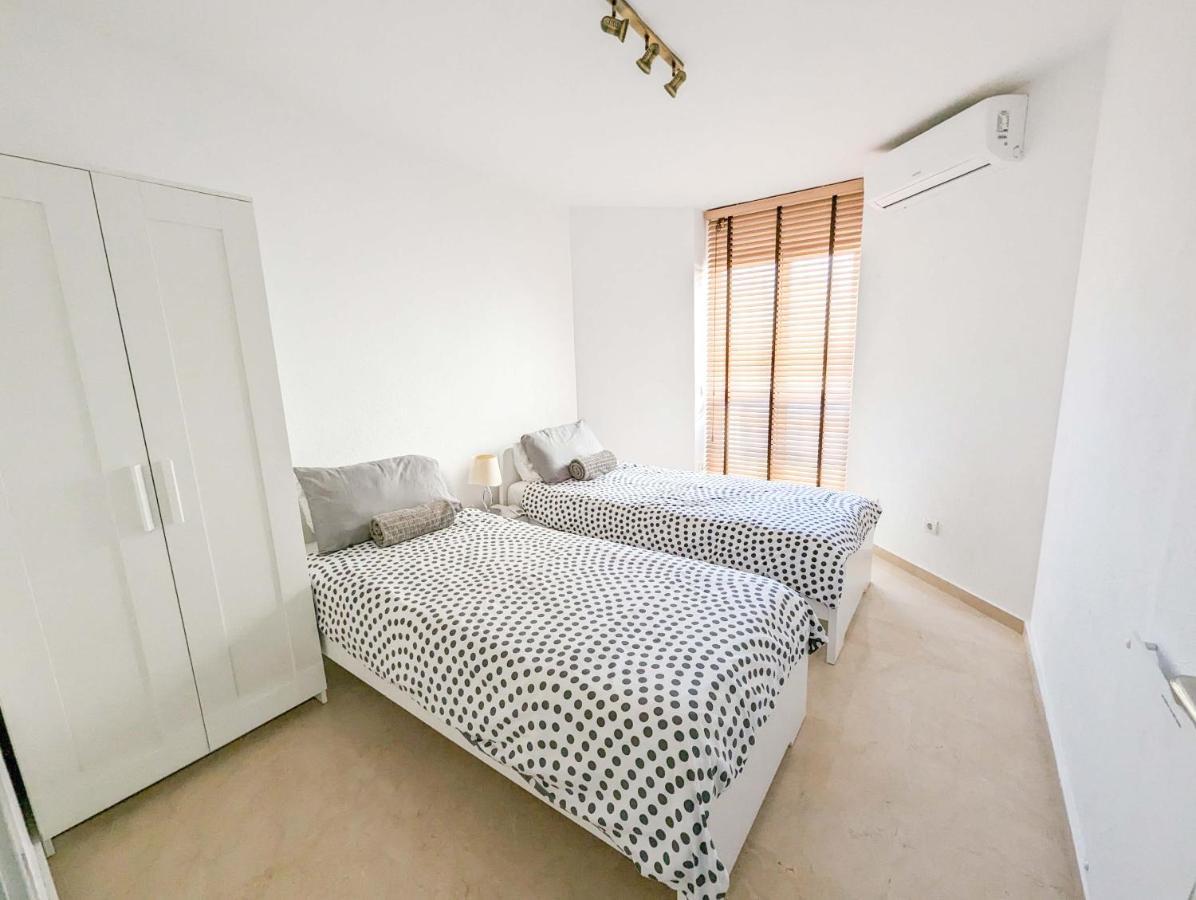 Fantastic Views, Large With 3 Pools, Minutes From Beach And Golf Mijas Costa Spain * Sitio de Calahonda