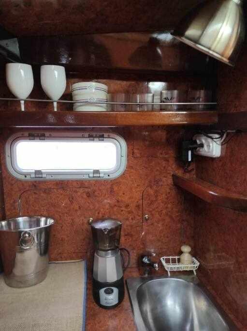 Hotel en barco Boat Cardeli *