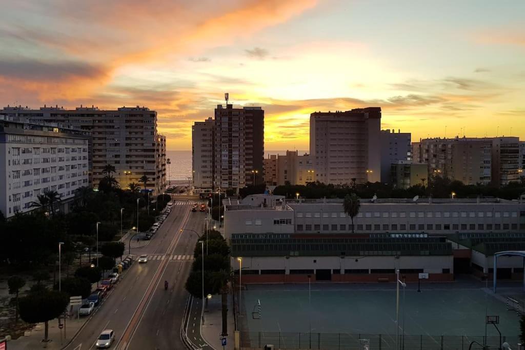 Torre D'arenas, Playa Victoria, Piscina Y Parking Apartment