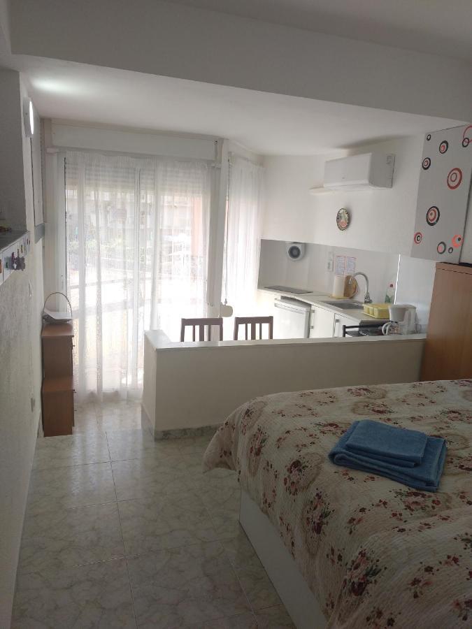 Apartment Beach Studio Near Port Aventura
