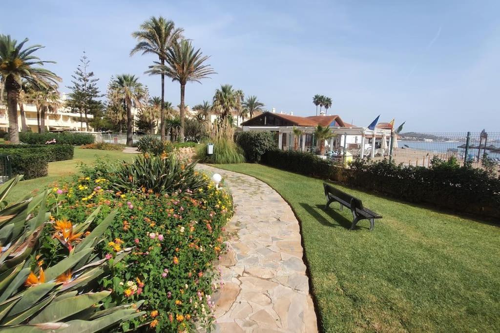 Beachfront Double Aptm - Magic Urb Las Mimosas Apartment *