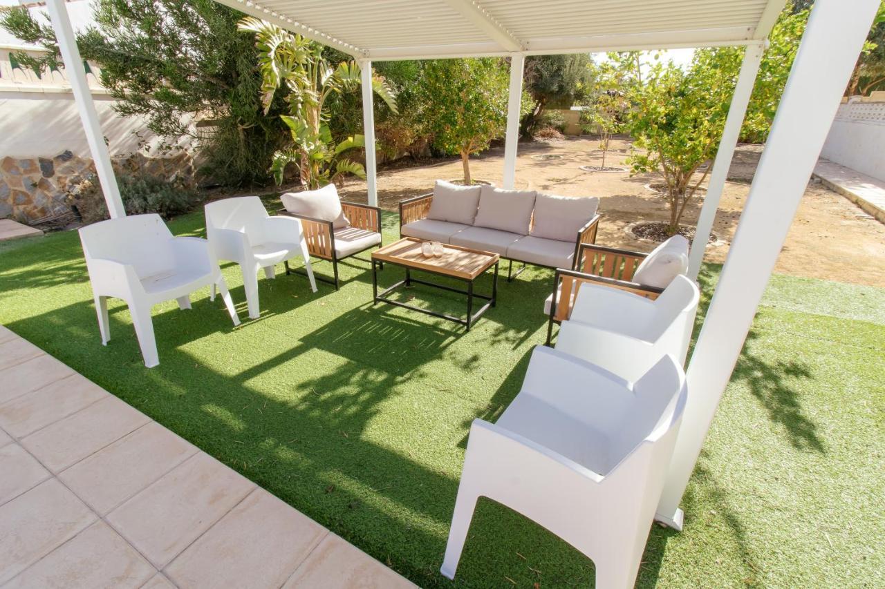Reyets 4 Bed 3 Bath Private Pool *