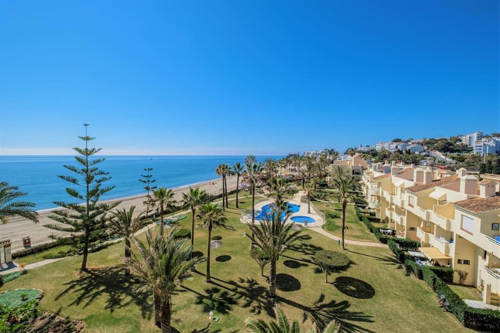 Beachfront Double Aptm - Magic Urb Las Mimosas Apartment *