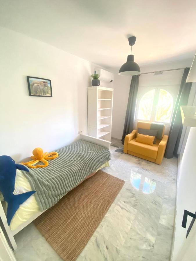 Modern Townhouse 7 Mins Walk From The And 15 Mins From Port * Manilva