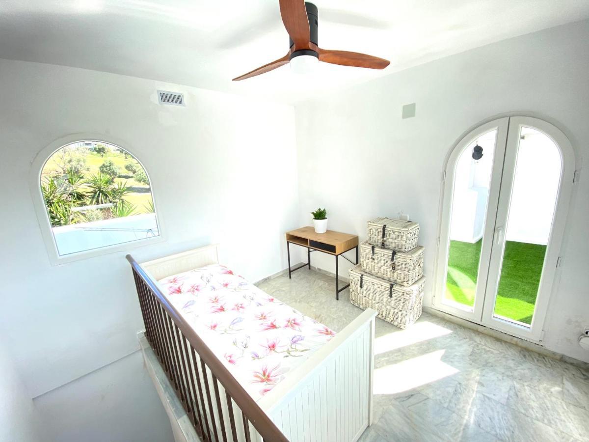 Modern Townhouse 7 Mins Walk From The And 15 Mins From Port * Manilva