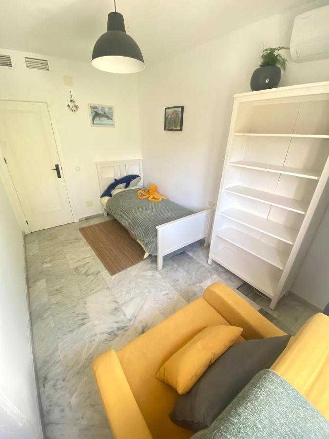 Modern Townhouse 7 Mins Walk From The And 15 Mins From Port Сasa de vacaciones