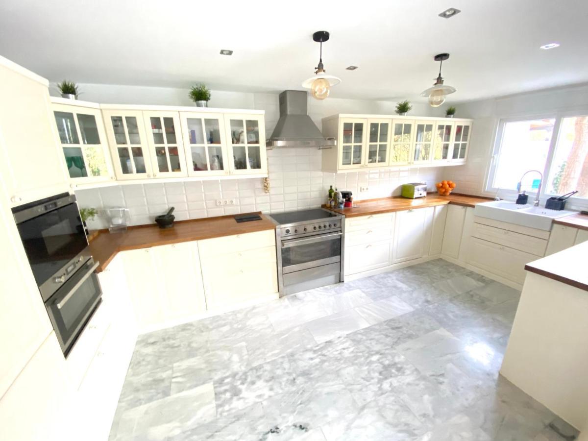 Modern Townhouse 7 Mins Walk From The And 15 Mins From Port * Manilva