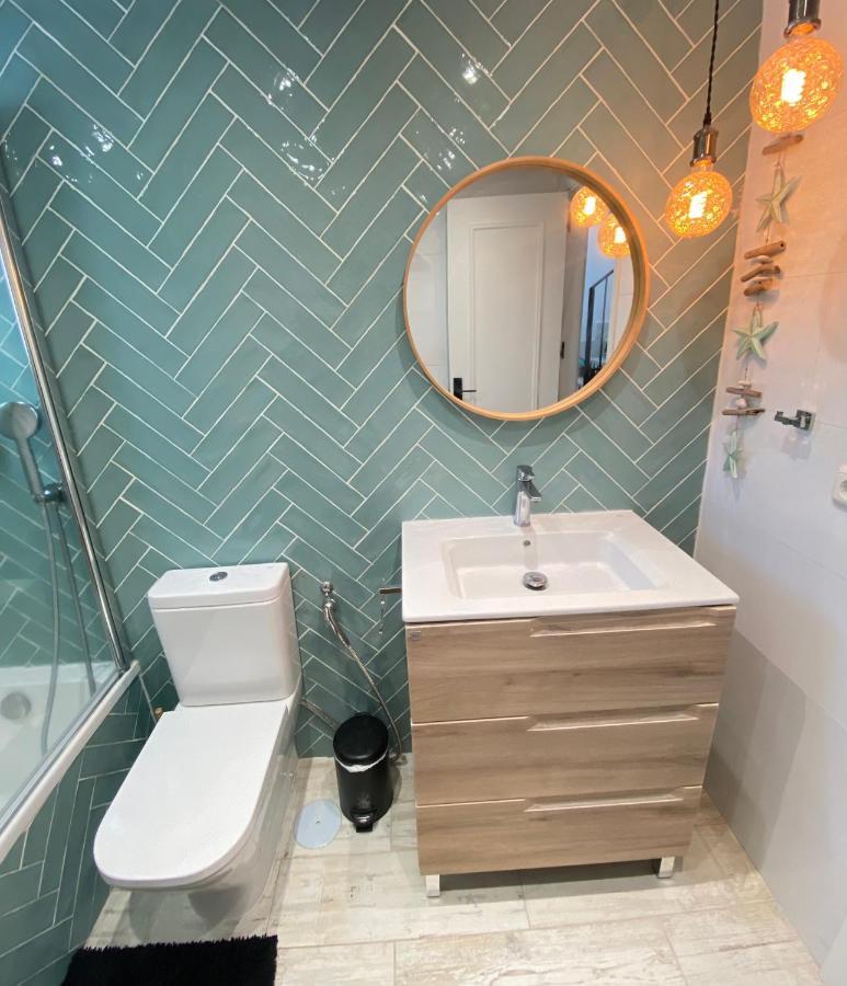 Modern Townhouse 7 Mins Walk From The And 15 Mins From Port Сasa de vacaciones