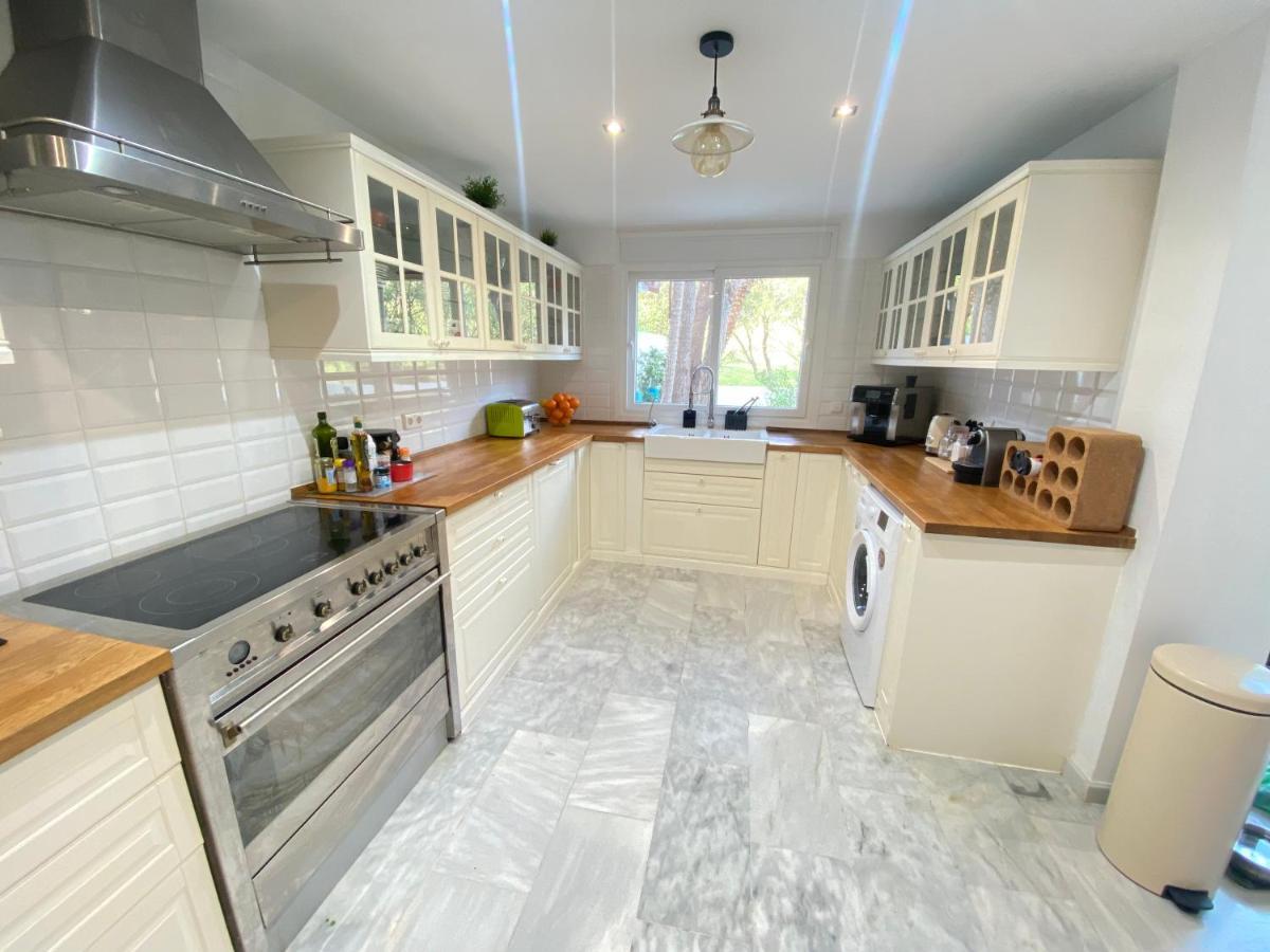 Modern Townhouse 7 Mins Walk From The And 15 Mins From Port Сasa de vacaciones Manilva
