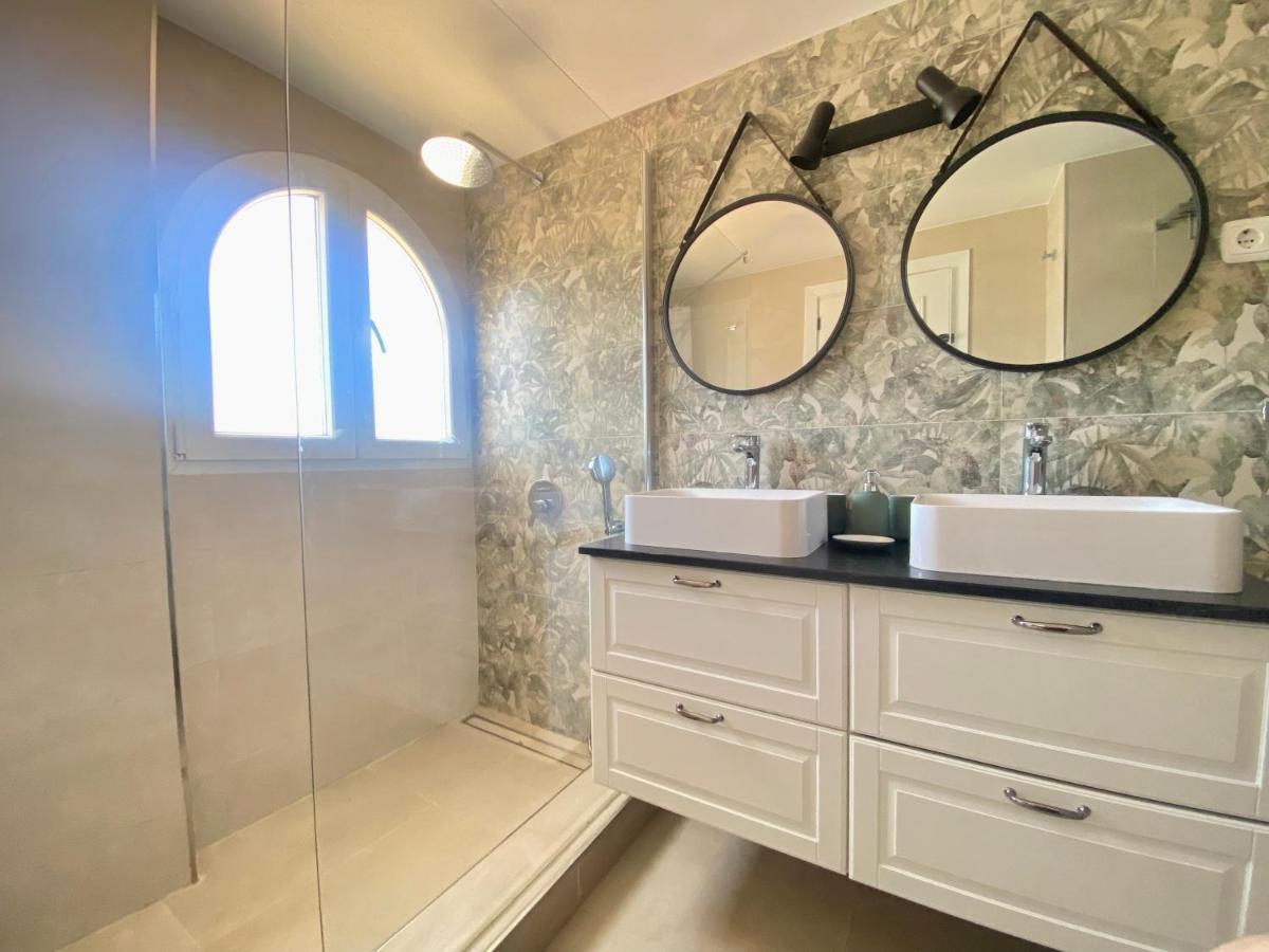 Modern Townhouse 7 Mins Walk From The And 15 Mins From Port Сasa de vacaciones