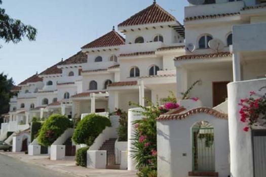Modern Townhouse 7 Mins Walk From The And 15 Mins From Port Сasa de vacaciones
