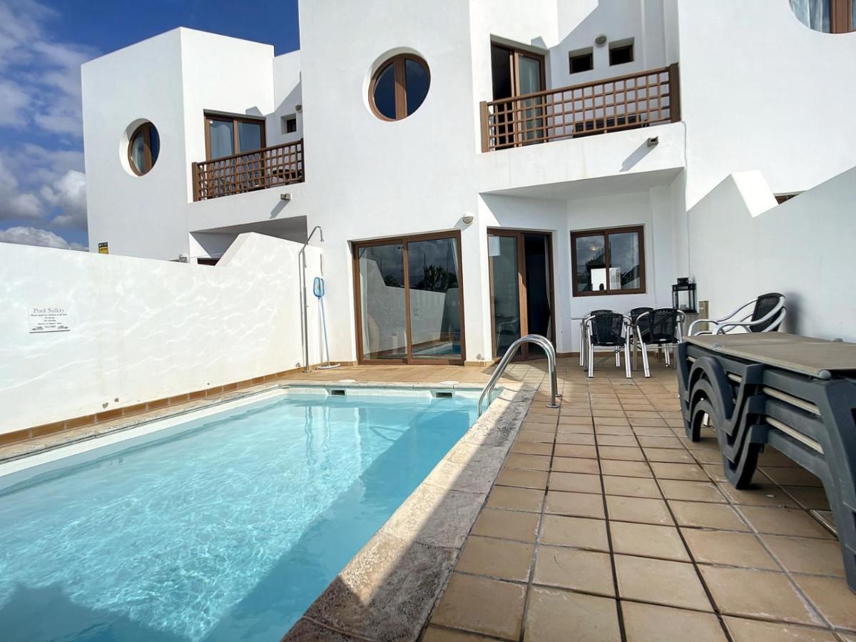 Villa Rosa Gadis