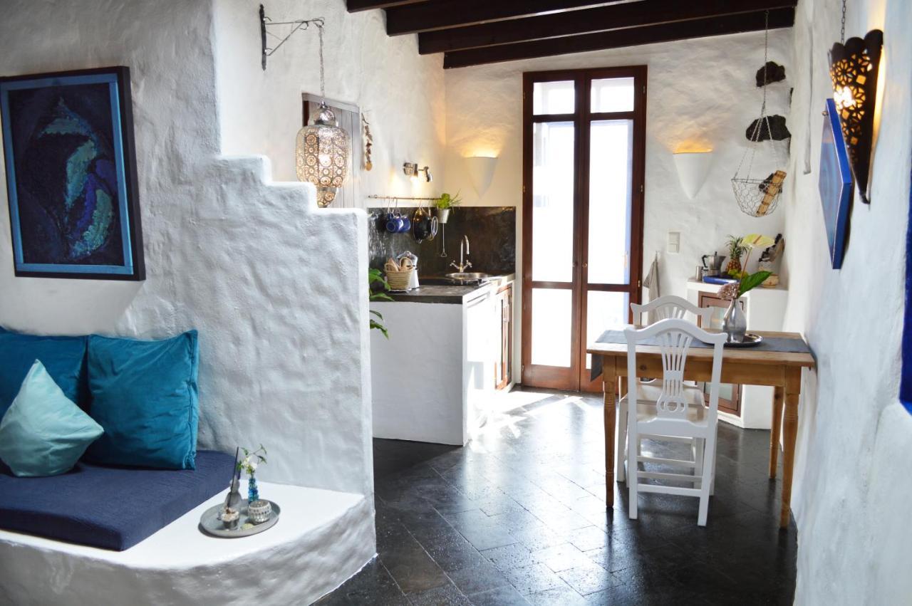 Stylish Getaway With Secluded Patio In Lava *