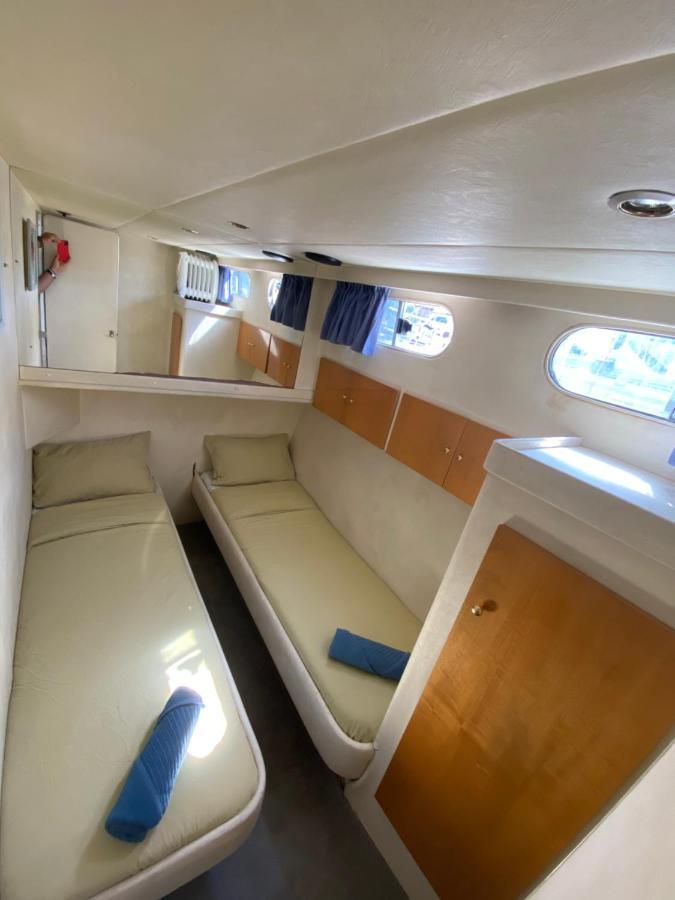 Botel - Divali - Duerme En Un Confortable Yate En Barcelona Sant Adria de Besos