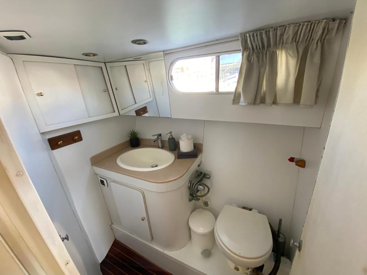 Botel - Divali - Duerme En Un Confortable Yate En Barcelona