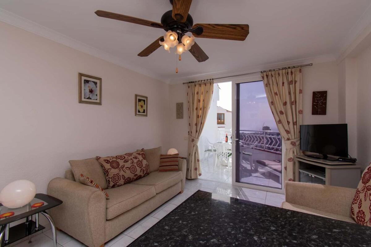 Los Diamantes 2 Bed * Los Cristianos (Tenerife)