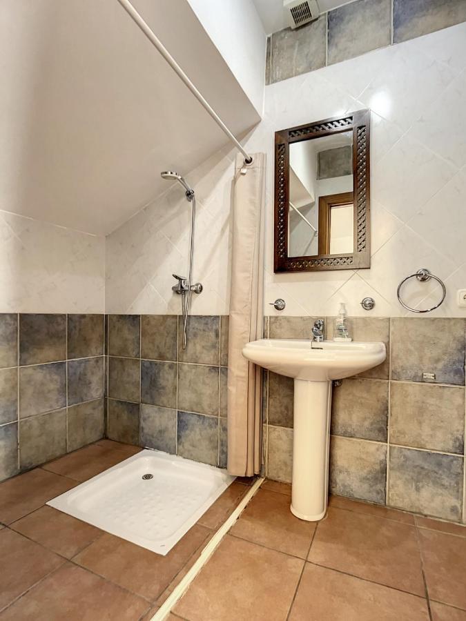 Rosa Gadis Villa