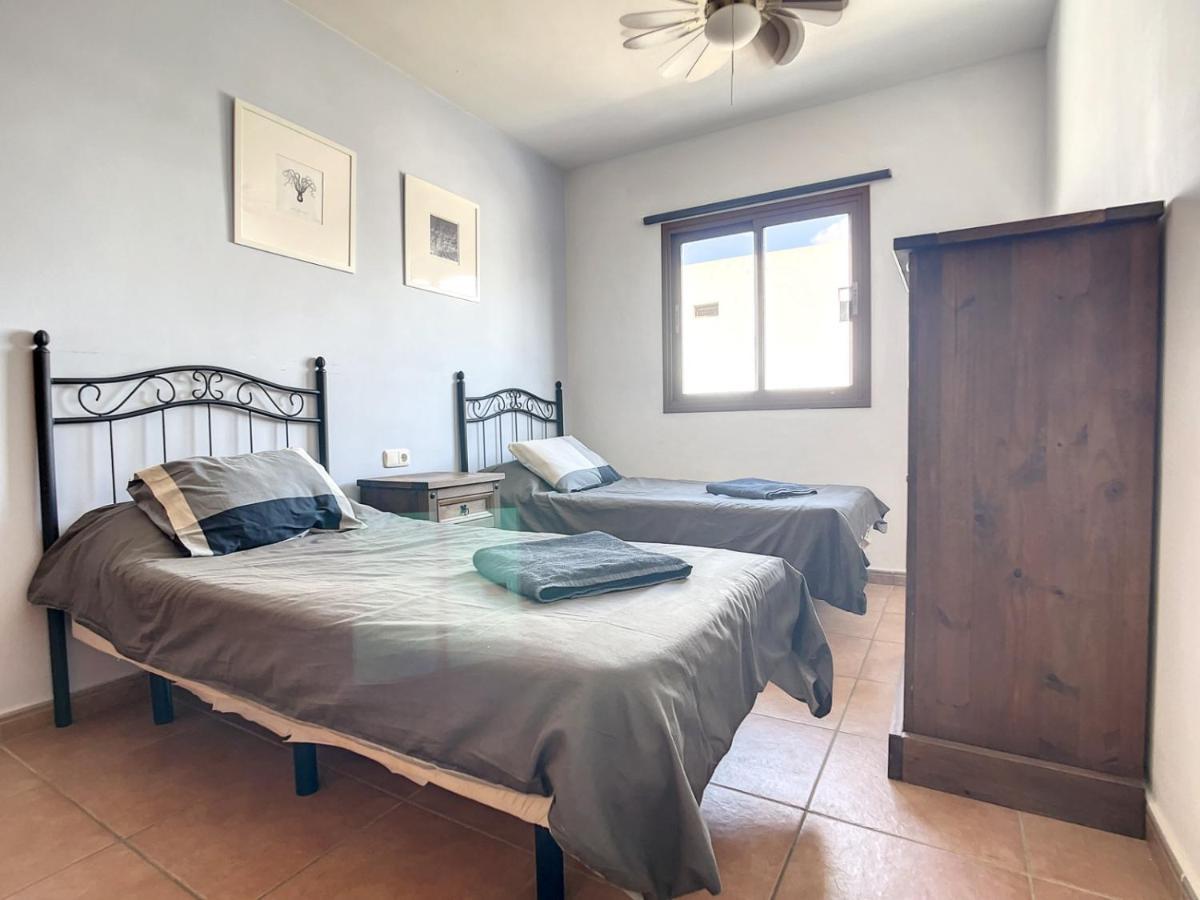Rosa Gadis Villa Costa Teguise