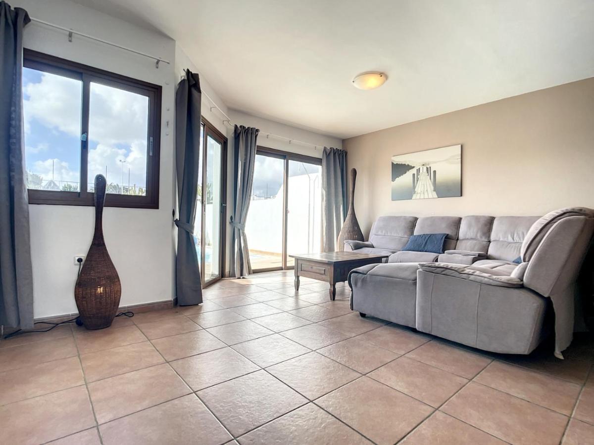 Rosa Gadis Villa
