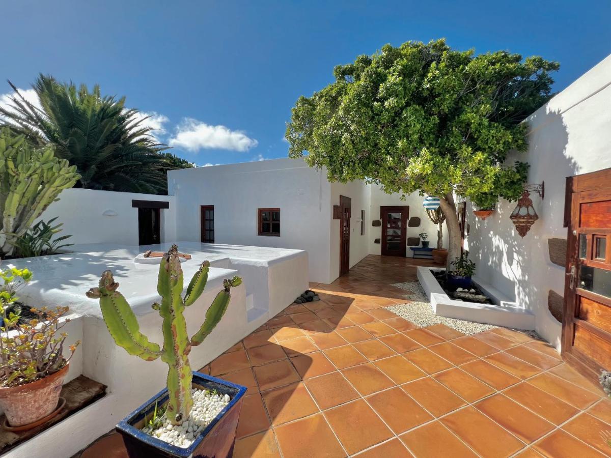 Apartment Stylish Getaway With Secluded Patio In Lava