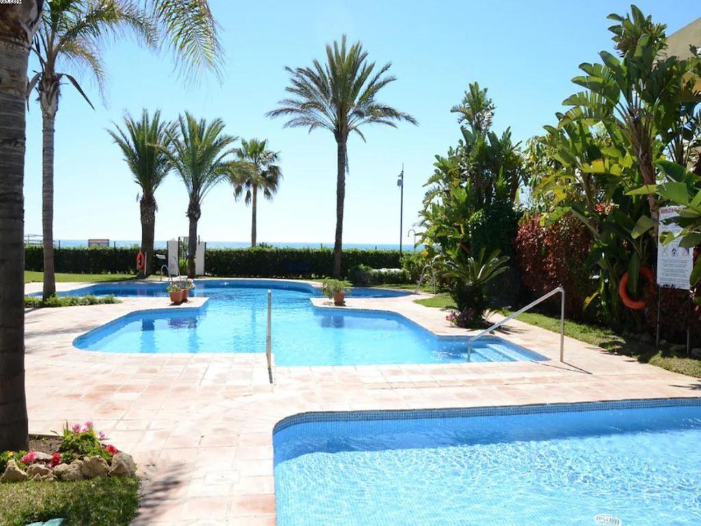 Arruzafa Playa Beachfront Apartment *