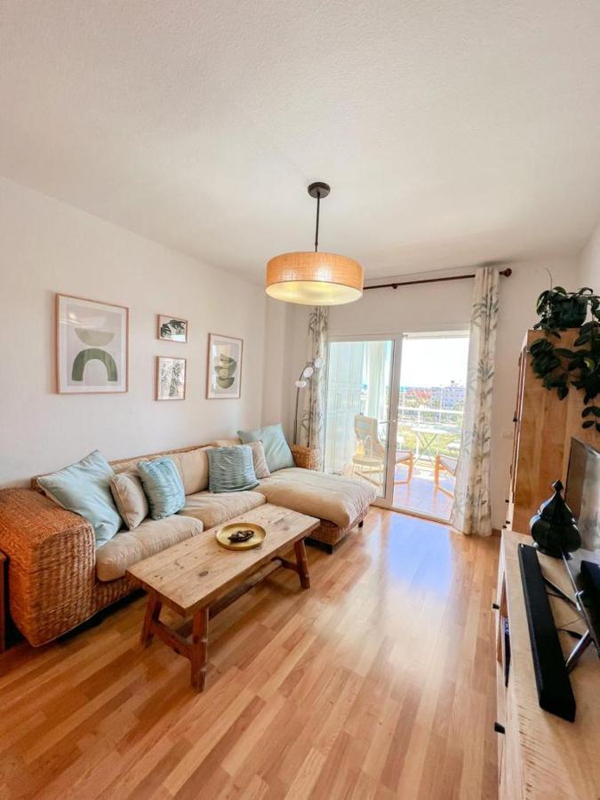 Apartment Bright With Terrace, Pool And
