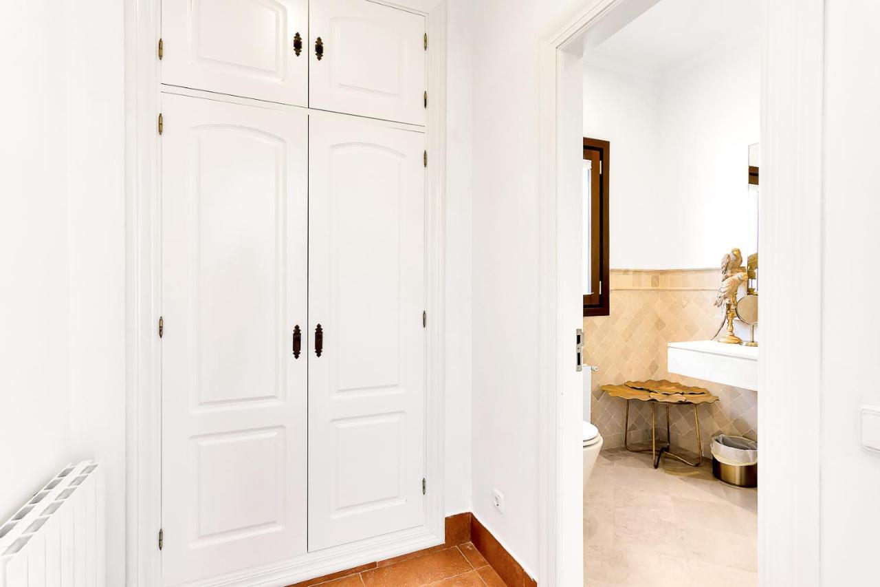 Yolo Spaces - Sotogrande - White House *