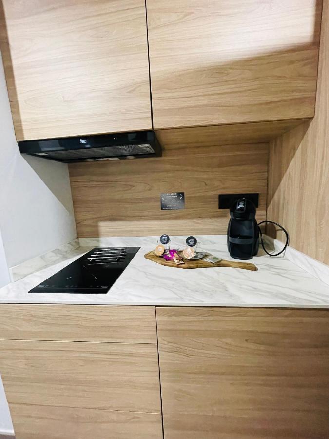 Poem Suites, Canteras
