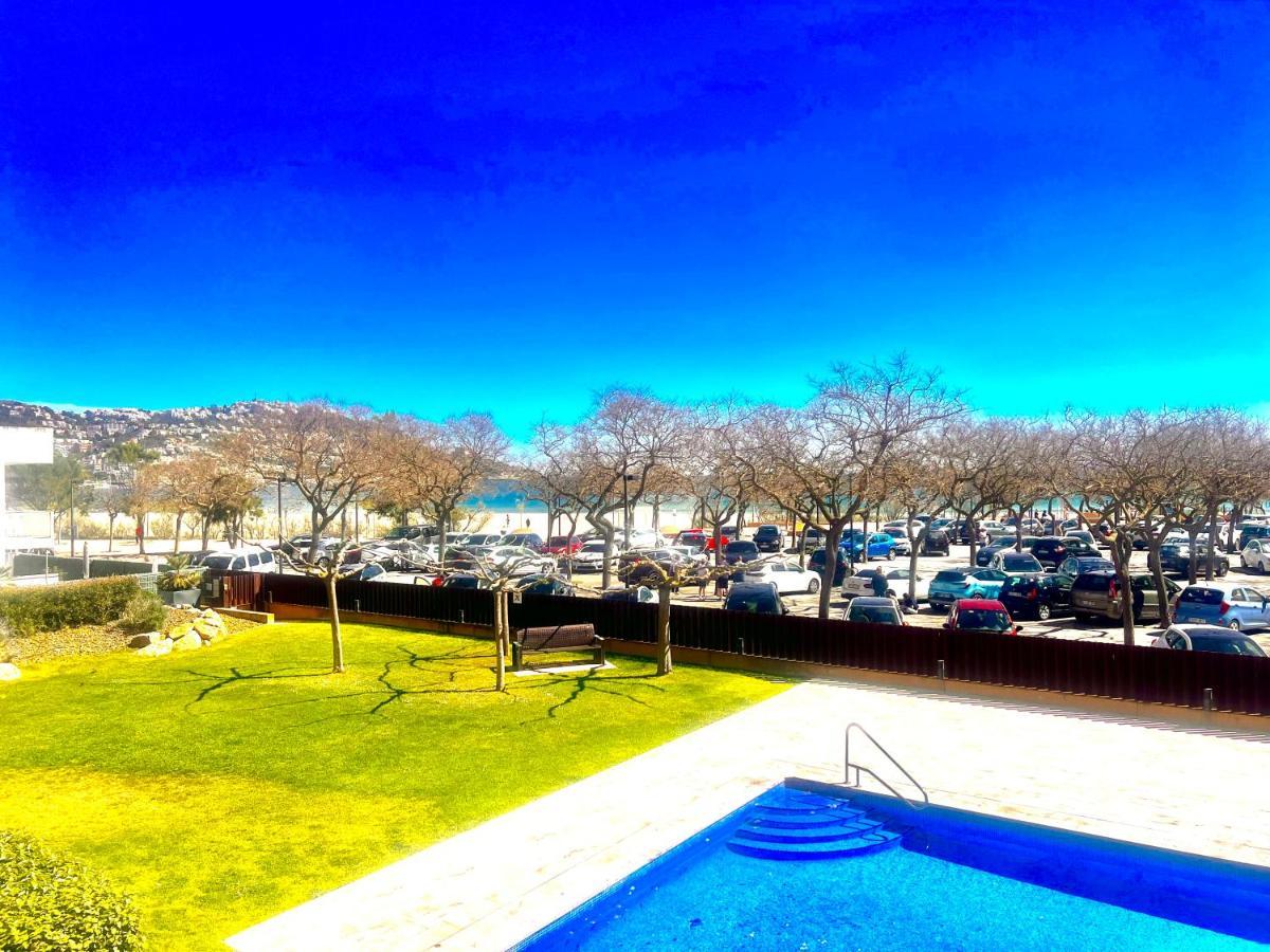Beautiful 75m2 With View At The Beach, Pool, Parking Apartment *