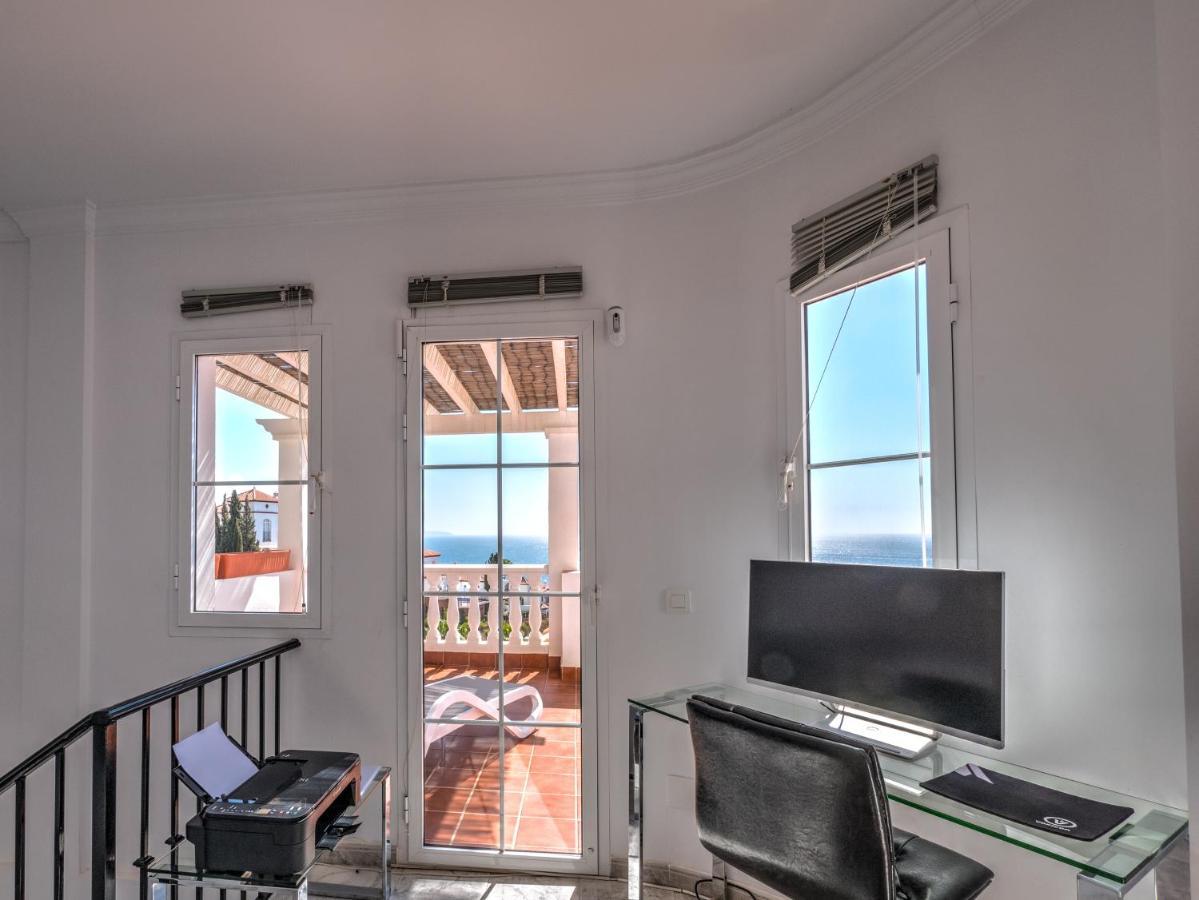 Amazing With Magical View And Pool In Nerja *